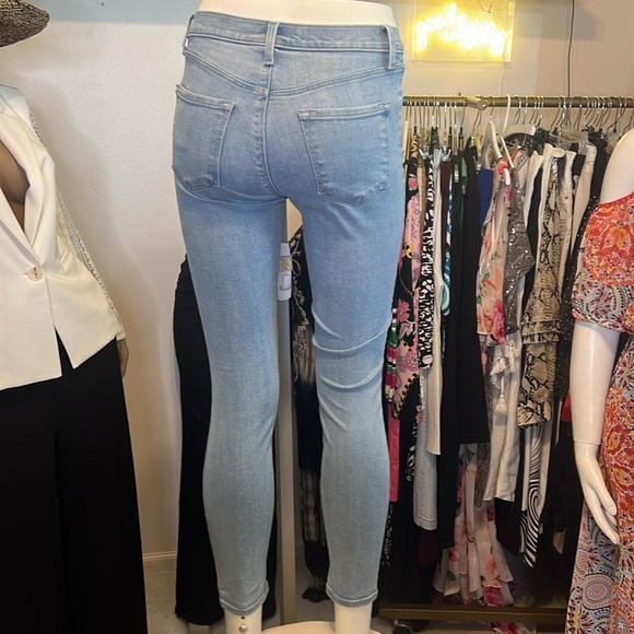 301 J Brand Light Wash Skinny Jeans 25 {25”-26.5”} 27”Ins - Picture 5 of 8